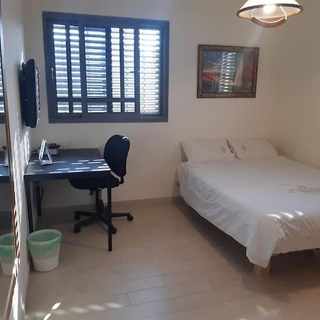 Adorable 3 Bedroom Brenner "Hill" Suite Giv'at Brenner المظهر الخارجي الصورة